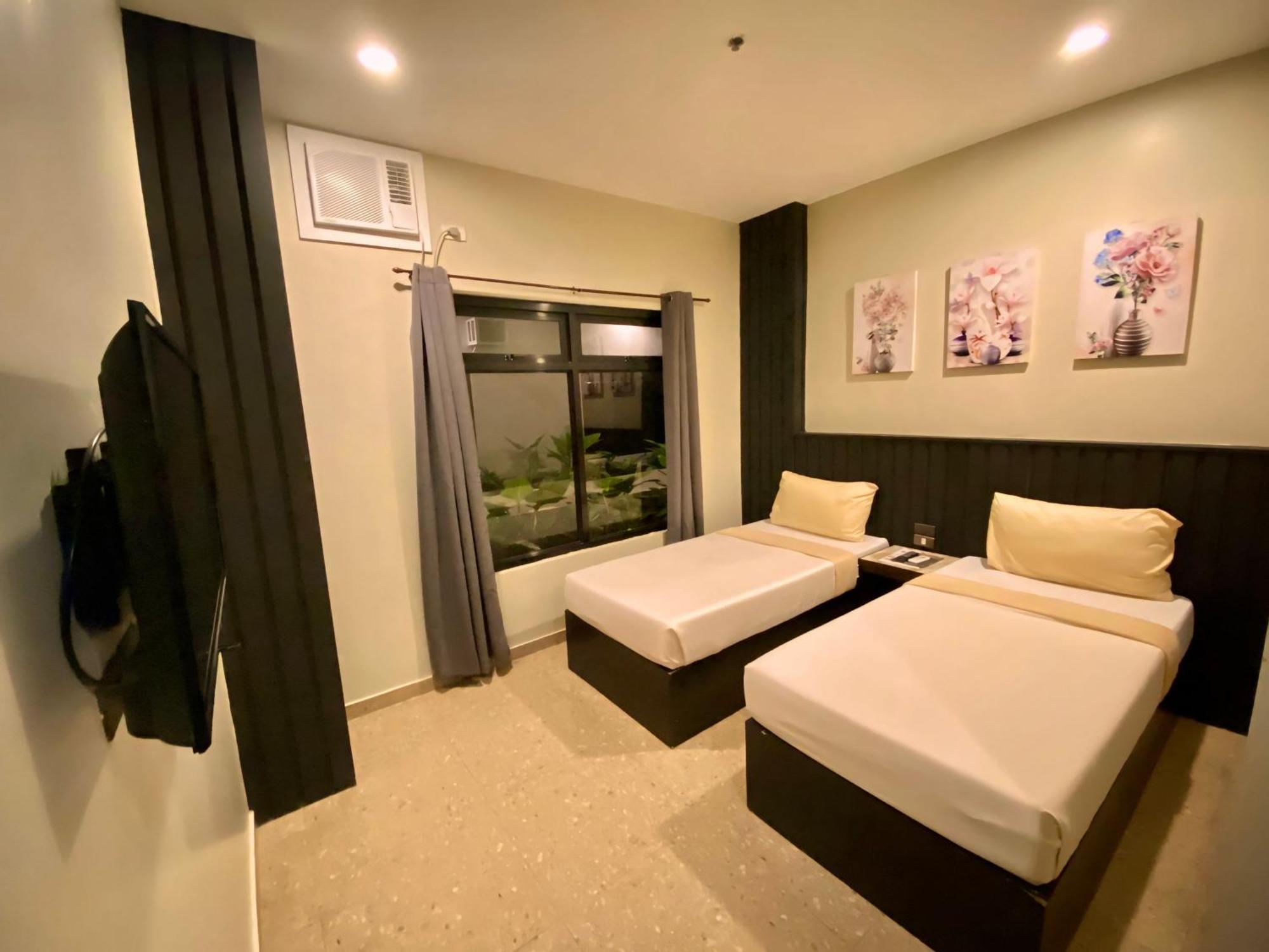 Rudolfo Suites Roxas City Exterior photo